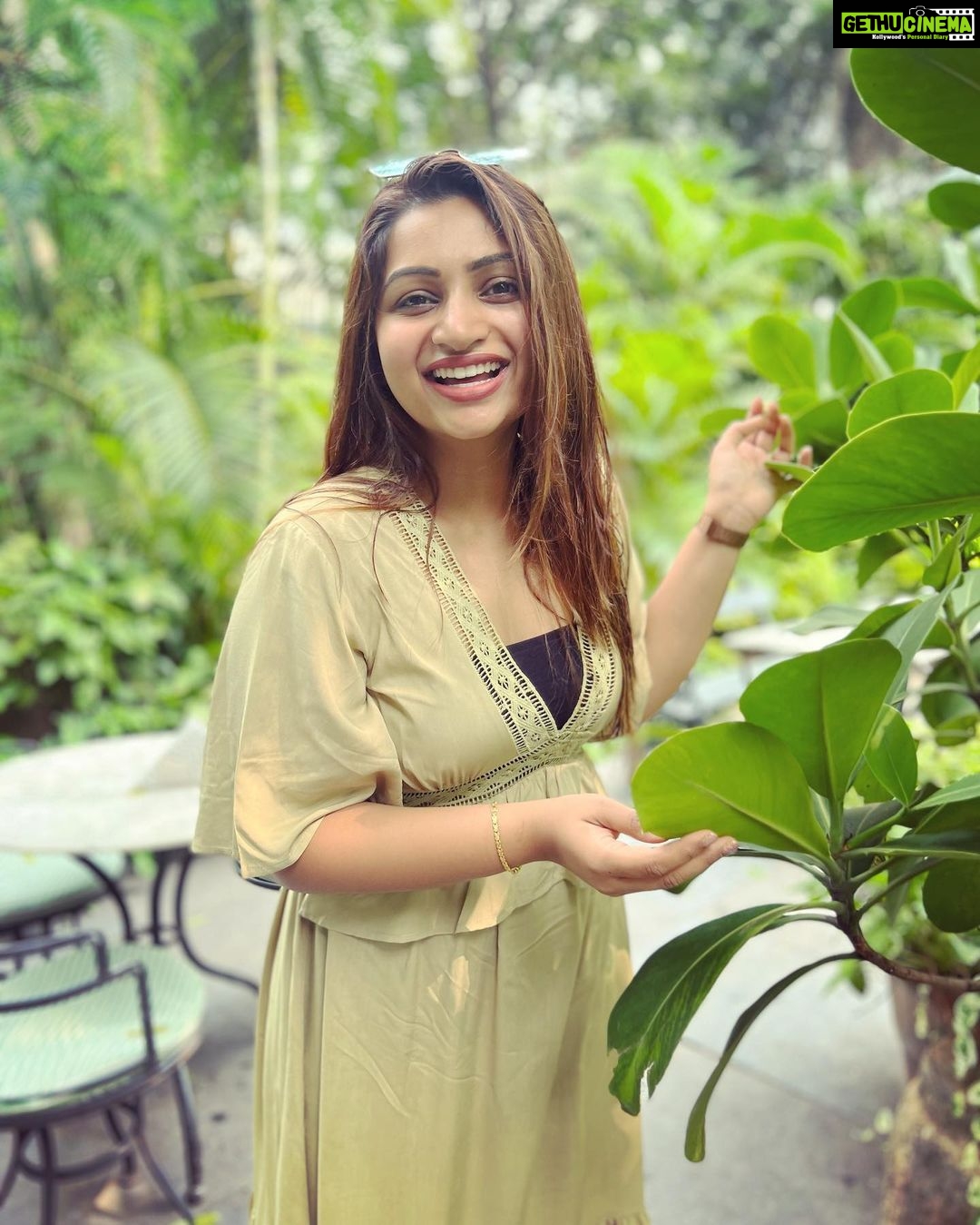 Nakshathra Nagesh Instagram - Through the husband’s eyes! (Phone) 🥳 #happy