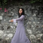 Namita Krishnamurthy Instagram - Purple haze. 💜 Outfit: @studio_l_by_lini 📸: @sat_narain #curls #morningvibes #bythebeach