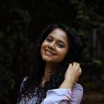 Namita Krishnamurthy Instagram - Feeling the stupid little breeze for my stupid little mental health ☁️💜 Outfit: @studio_l_by_lini 📸: @sat_narain #curlyhair #portrait #browngirlmagic #feels Besant Nagar, Tamil Nadu, India