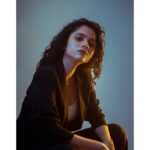Namita Krishnamurthy Instagram - You talkin' to me? Photography: @suraj_desur_photography Stylist: @devikaspradip MUA: @ayshwarya_raj #saturdaynightfever #retrovibes #portrait #curlygirl