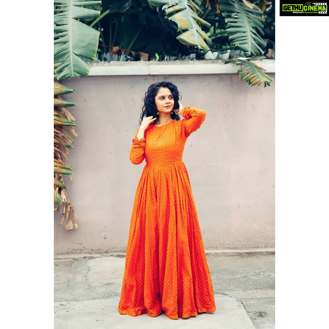 Namita Krishnamurthy Instagram - Like the mountains in springtime. 🌼 MUA: @makeoverbynandha Outfit: @izhaiindia Jewelry: @voylla Photography: @v13photography_ #indiansummer #ethnicwear #indianclothing #ootd #anarkalidress #curlyhair #naturalmakeup #mood #browngirlmagic #traditionalindian