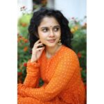 Namita Krishnamurthy Instagram - Like a night in the forest. 🍁 MUA: @makeoverbynandha Outfit: @izhaiindia Jewelry: @voylla Photography: @v13photography_ #curlyhair #ethnicwear #photoshoot #portrait #headshot #naturalmakeup #ootd #indiansummer #indianclothing