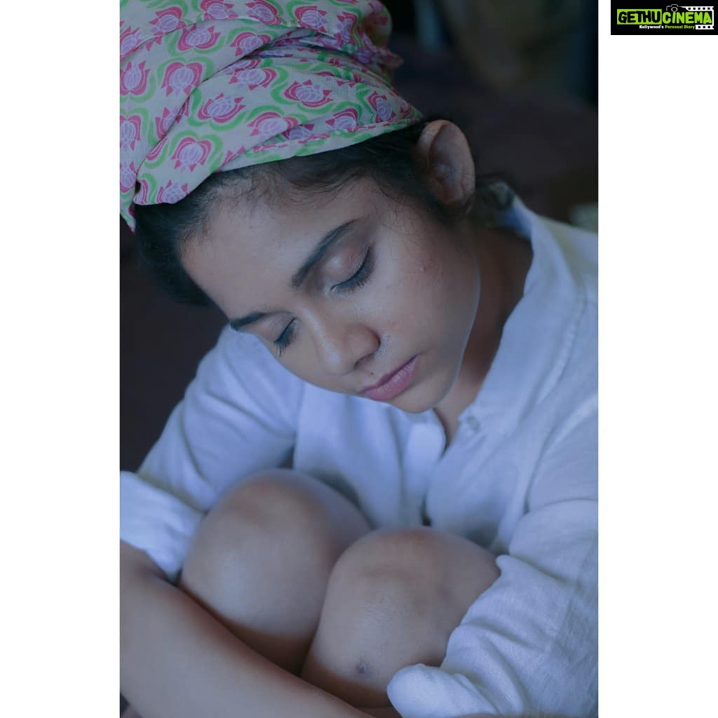 Namita Krishnamurthy Instagram - "My Solitude is my Treasure, the best thing I have. I hesitate to go out. If you opened the little gate, I would not hop away - but oh, how I sing in my gold cage." - A.S Byatt, from "Possession" pub. 1990 @kanmaniphotography 🌼 #moodygrams #mood #portrait #photoshoot #aesthetic #abstract