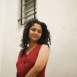 Namita Krishnamurthy Instagram - I'm just a girl, standing in front of a camera, anxiously praying she doesn't look like a fool. @kanmaniphotography 💃 #curlyhair #desigirl #portrait #browngirlmagic #blush #quarantinephotoshoot #ethnic Chennai, India