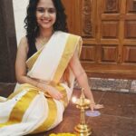 Namita Krishnamurthy Instagram - It was the best of times. It was the worst of times. Happy onam with home away from home. #happyonam #kerala #curlyhair #browngirlmagic Adyar, Indira Nagar