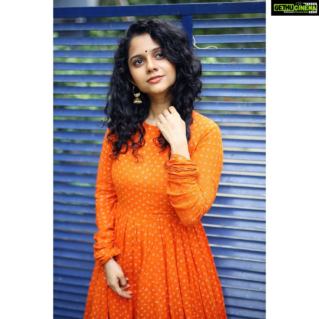 Namita Krishnamurthy Instagram - Like a night in the forest. 🍁 MUA: @makeoverbynandha Outfit: @izhaiindia Jewelry: @voylla Photography: @v13photography_ #curlyhair #ethnicwear #photoshoot #portrait #headshot #naturalmakeup #ootd #indiansummer #indianclothing