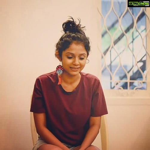 Namita Krishnamurthy Instagram - When you realise you can cry easily on stage only because of how well you do it on a regular basis. Shoutout to @chumma_weirdlyajeeb for these beautiful earrings and @pshwanders for being best hypeman/photographer. #isamood #theatre #thestageisasafespace #artistlife #actor #performer #themfeels #coolgirl #messybun #throwback #bohochic #earringsoftheday