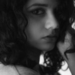Namita Krishnamurthy Instagram - I got you by the short and curlies. Captured by: @shishir.ramnath Assist: @say_two H&MU by yours truly. #curlyhair #portrait #blackandwhite #photography #portraitphotography #actorheadshots #indiangirls #firsttimemodel #cutegirls #curlynaturalhair #chennaimodel #retro #natural #curlycurls #facesofindia