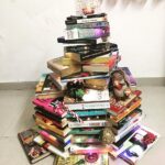 Namita Krishnamurthy Instagram – Merry Christmas! Posting only for Instagram appreciation. Genuinely don’t care if my maid smashes this to smithereens while going about her domestic short shrift. Yolo.

#booktree #bookstagramindia #homesweethome #christmas #bookstagram #christmastree #shelfie #christmastree #bookstagrammer #readersofinstagram #homeiswheretheheartis #bookaholic #bookfeaturepage Chennai, India