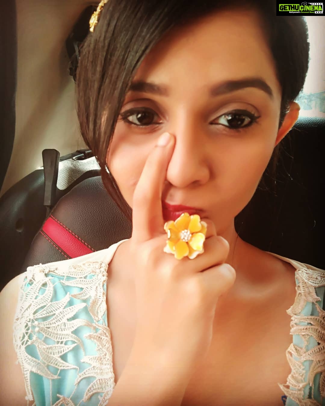 Namita Krishnamurthy Instagram - I was recently told that my marketability as an actor sucks if I don't shitpost enough photos. Challenge accepted. This is me looking like a fragile porcelain doll waiting for my dreams to be brutally crushed (Not really, this was just me playing dress up as Daisy from The Great Gatsby). ❤ #selfie #playingdressup #cutegirls #actorlife #vintage #doll #daisybuchanan #thegreatgatsby #eyebrowsonfleek #indiangirls #kawaii Chennai, India
