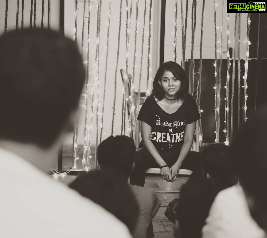 Namita Krishnamurthy Instagram - Channeling my inner cool girl at yet another show of Dolls by #creashakthi. Thanks @iamsadhi for this lovely click and @dushyanthgunashekar for always being there. :) #theatregirl #actorlife #chennaidiaries #monologue #shakespearecroptopftw Backyard