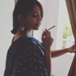 Namita Krishnamurthy Instagram - A showcase of my doomed femininity. #vintage #ethnic #indianwedding #poser #fakecandid #jhumkas #indigo #desigirl #grainy #portrait #ootd #girlswhosmoke #indianethnicwear #earrings #actor #artistlife Tiruchchirappalli