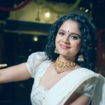 Namita Krishnamurthy Instagram - ONAM VIBES : May the spirit of Onam festival guide you, and light your way. . . . . . . Contact us to make your big day extra special and unique. Reach us at +91-9941414894 . . Featuring : @namita.krishnamurthy Makeup & Hair : @makeupandhairbyrehana Wearing : @studio_l_by_lini Captured by : @foxglovestudioofficial Jewelry : @jjjewellerymart Decor : @event_twitters Location : @kadalkitchen_tnagar Conceptualised by : @makeoverbyimti . . . . #dehairandmakeuplounge #makeupartistchennai #chennaimakeupartist #chennaimuah #coimbatoremua #chennaimua #coimbatoremakeupartist #onam #onam2022 #onamcollection #ethnicfashion #indianethnic #indianethnicwear #ethicwear #keralagram #keralagodsowncountry #makeupartistchennai #namitakrishnamurthy #shelooksbeautiful #beautifulbrides #reels #reelsindia #reelsviral #viral #trendingreels #trending #trendingsongs #reelsvideo #trendingreels Kadal Kitchen
