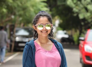 Namita Krishnamurthy Instagram - Vadivu swag. 😎 #gulugulu #behindthescenes #workingstills #namitakrishnamurthy