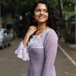 Namita Krishnamurthy Instagram - Purple haze. 💜 Outfit: @studio_l_by_lini 📸: @sat_narain #curls #morningvibes #bythebeach