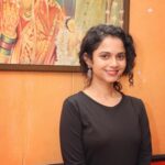 Namita Krishnamurthy Instagram - Moments from #Fall press meet! Have you watched the first few episodes on @disneyplushotstartamil yet? Let me know your thoughts on this nail biting thriller. 😇 📸 @naveenphotography80 @ramaswamysiddharth @yours_anjali @santhoshprathapoffl @spbcharan @sastika_rajendran @soniaaggarwal1 @poornimabhagyaraj @ajesh_ashok @rajmohanofficial @banijayasia @circleboxofficial @rajnarayanan1 #fallonhotstar #hotstarspecials #tamilwebseries #tamilactress #namitakrishnamurthy #indianwebseries LV Prasad Studio