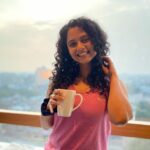 Namita Krishnamurthy Instagram – Happy before coffee. Happy after coffee. ☕️

📸 @vigneshravee 

#coffee #setlife