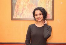 Namita Krishnamurthy Instagram - Moments from #Fall press meet! Have you watched the first few episodes on @disneyplushotstartamil yet? Let me know your thoughts on this nail biting thriller. 😇 📸 @naveenphotography80 @ramaswamysiddharth @yours_anjali @santhoshprathapoffl @spbcharan @sastika_rajendran @soniaaggarwal1 @poornimabhagyaraj @ajesh_ashok @rajmohanofficial @banijayasia @circleboxofficial @rajnarayanan1 #fallonhotstar #hotstarspecials #tamilwebseries #tamilactress #namitakrishnamurthy #indianwebseries LV Prasad Studio