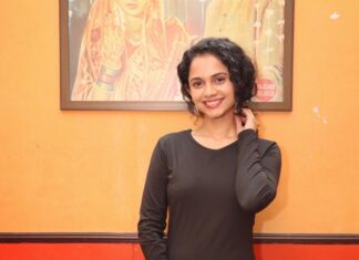 Namita Krishnamurthy Instagram - Moments from #Fall press meet! Have you watched the first few episodes on @disneyplushotstartamil yet? Let me know your thoughts on this nail biting thriller. 😇 📸 @naveenphotography80 @ramaswamysiddharth @yours_anjali @santhoshprathapoffl @spbcharan @sastika_rajendran @soniaaggarwal1 @poornimabhagyaraj @ajesh_ashok @rajmohanofficial @banijayasia @circleboxofficial @rajnarayanan1 #fallonhotstar #hotstarspecials #tamilwebseries #tamilactress #namitakrishnamurthy #indianwebseries LV Prasad Studio