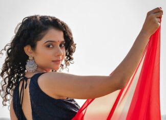 Namita Krishnamurthy Instagram - Make of yourself a light. ✨ 📸: @pariaarclicks MUA and Styling: @shree_bhuvana_mua #namitakrishnamurthy #beach #portrait #photoshoot #ethnicwear #indianwear #pariaarclicks #pariaarphotography #chennaiphotographer #sunkissed #celebrityphotographer #collabshoot