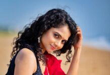 Namita Krishnamurthy Instagram - Make of yourself a light. ✨ 📸: @pariaarclicks MUA and Styling: @shree_bhuvana_mua #namitakrishnamurthy #beach #portrait #photoshoot #ethnicwear #indianwear #pariaarclicks #pariaarphotography #chennaiphotographer #sunkissed #celebrityphotographer #collabshoot