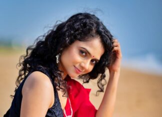 Namita Krishnamurthy Instagram - Make of yourself a light. ✨ 📸: @pariaarclicks MUA and Styling: @shree_bhuvana_mua #namitakrishnamurthy #beach #portrait #photoshoot #ethnicwear #indianwear #pariaarclicks #pariaarphotography #chennaiphotographer #sunkissed #celebrityphotographer #collabshoot