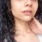 Namita Krishnamurthy Instagram – My skin has a habit of feeling dry and oily at the same time, and nothing has worked better than @vilvah_ Milk Mud Mask which has the winning combo of oat milk and kaolin clay. It targets dryness without stripping the skin’s natural moisture. And it smells just like heaven!! This brand just keeps getting better with every product seriouslyyyy ❤️
#milkdrops #vilvah #skincare #nofilter #nomakeup #skincareroutine #namitakrishnamurthy