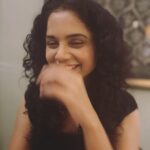 Namita Krishnamurthy Instagram - 10 points if you can guess what I’m drinking? Wrong answers only. 👻 @nithin.ram #blur #gulugulu #curlygirl #weekendvibes Amethyst