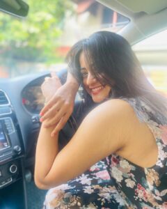 Namitha Pramod Instagram - Hello curves, stretch marks, wrinkles  and ingrown hair ❤️🙈
#slayallday