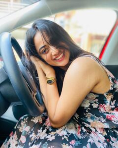 Namitha Pramod Instagram - Hello curves, stretch marks, wrinkles  and ingrown hair ❤️🙈
#slayallday