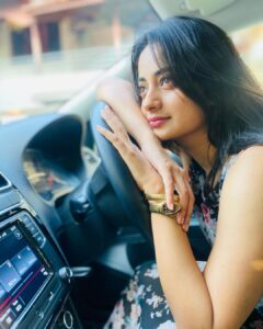 Namitha Pramod Instagram - Hello curves, stretch marks, wrinkles  and ingrown hair ❤️🙈
#slayallday