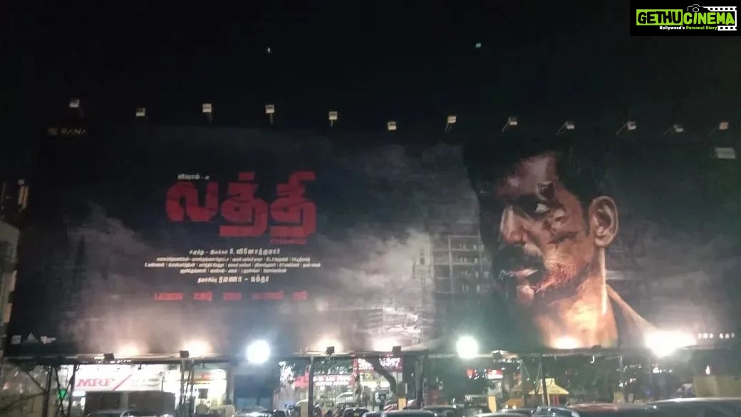 Nandha Durairaj Instagram - #LaththiCharge massive banner kept in Chennai Sathyam cinemas Promotions on Full Swing December Release #LaththiCharge #Vishal @actorvishalofficial @itsyuvan @rana_productions_ @nandaa_actor @actorramana_official @dir_vinothkumar @thesunainaa @balasubramaniem_dop em_dop @bala_dop @peterheinoffl @srikanth_nb @kannanartdir @vasukibhaskar @harikr_official @johnsoncinepro @ajay_64403 @ursvamsishekar