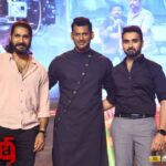 Nandha Durairaj Instagram - Happy faces indeed💫 Stills from @actorvishalofficial #Laatti song launch event A @itsyuvan musical @rana_productions_ @nandaa_actor @actorramana_official @dir_vinothkumar @thesunainaa @balasubramaniem_dop @bala_dop @peterheinoffl @srikanth_nb @harikr_official @ursvamsishekar @ticketfactoryoffl #Vishal
