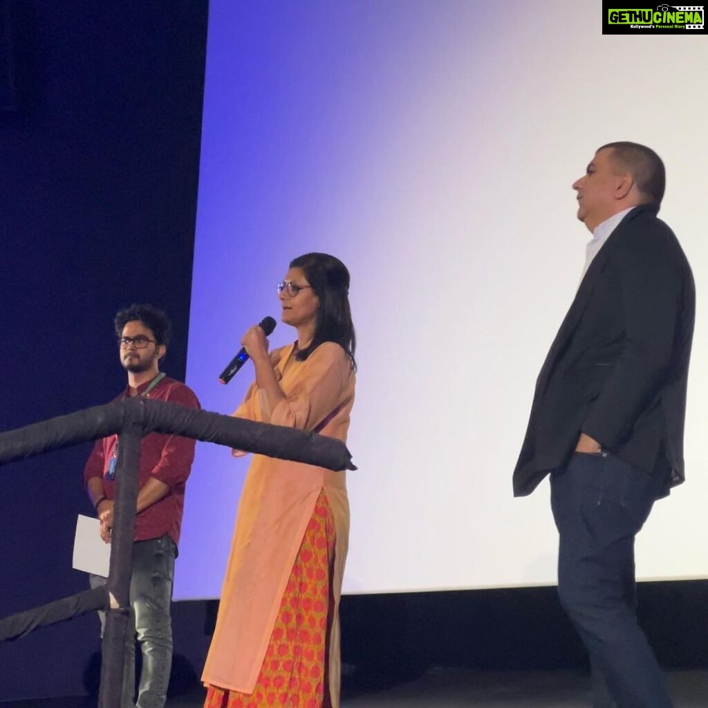 Nandita Das Instagram - It was a packed house. Aisles were full and lines outside were long. Finally the Indian premiere of #zwigato is done! As always, the@iffklive audiences were super enthusiastic and engaged. @chainanisunil of Applause Entertainment and I fielded all the questions. The first one was as expected “How come @kapilsharma?!”A story that is indeed interesting! Many of you have asked about the release of the film. We want to show you as much as you want to watch it. We’ll let you know soon. After the screening, I rushed to the inaugural session of the Open Forum, an integral part of the festival. Often I find myself as the only woman on the panel. But the needle is moving. At least there are more of us now telling stories, making films. Watch them!! @kapilsharma @shahanagoswami @sameern @applausesocial @segaldeepak #Zwigato #iffk