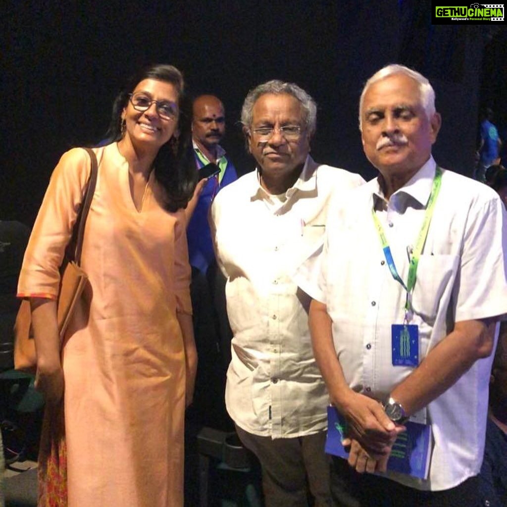 Nandita Das Instagram - It was a packed house. Aisles were full and lines outside were long. Finally the Indian premiere of #zwigato is done! As always, the@iffklive audiences were super enthusiastic and engaged. @chainanisunil of Applause Entertainment and I fielded all the questions. The first one was as expected “How come @kapilsharma?!”A story that is indeed interesting! Many of you have asked about the release of the film. We want to show you as much as you want to watch it. We’ll let you know soon. After the screening, I rushed to the inaugural session of the Open Forum, an integral part of the festival. Often I find myself as the only woman on the panel. But the needle is moving. At least there are more of us now telling stories, making films. Watch them!! @kapilsharma @shahanagoswami @sameern @applausesocial @segaldeepak #Zwigato #iffk
