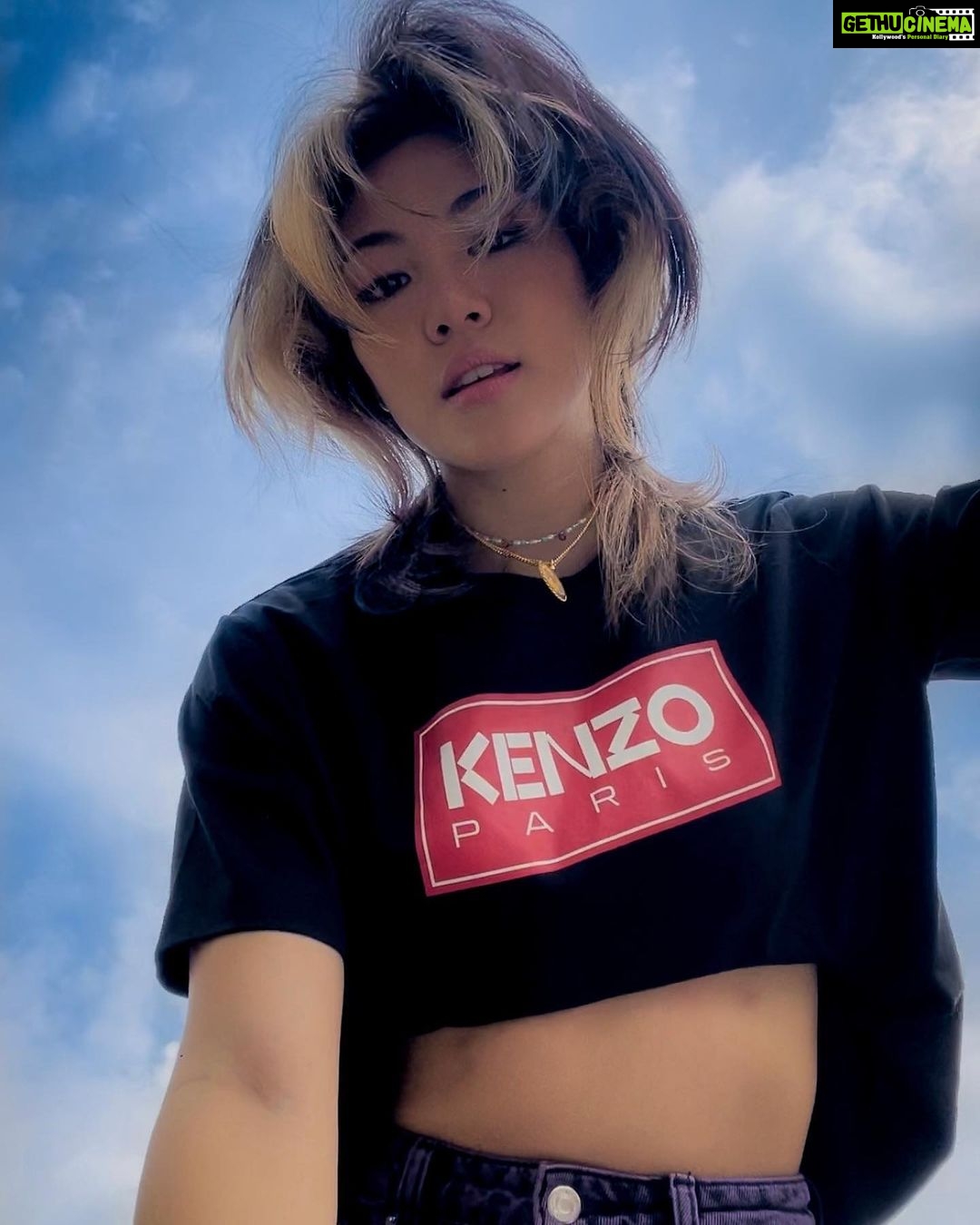 Narelle Kheng Instagram - & it went like~ π to π§to π§οΈ in 10 mins ANNND thatβs how you know itβs beginning to look a lot like Christmas (SG edition) πππ happy holidays one and all! @KENZO #KENZOSG #KENZO #KENZONIGO #KENZOHOLIDAY