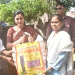 Navaneet Kaur Instagram – दरवर्षी प्रमाणे दिवाळी निमित्त युवा स्वाभिमान पार्टी तर्फे आजपासून एक लाख कुटुंबियांना मोफत घरपोच किराणा वाटप सुरू, गांधी आश्रम या एरिया पासून सुरुवात करण्यात आली व 2800 किराणा थैलीचा वाटप करण्यात आला