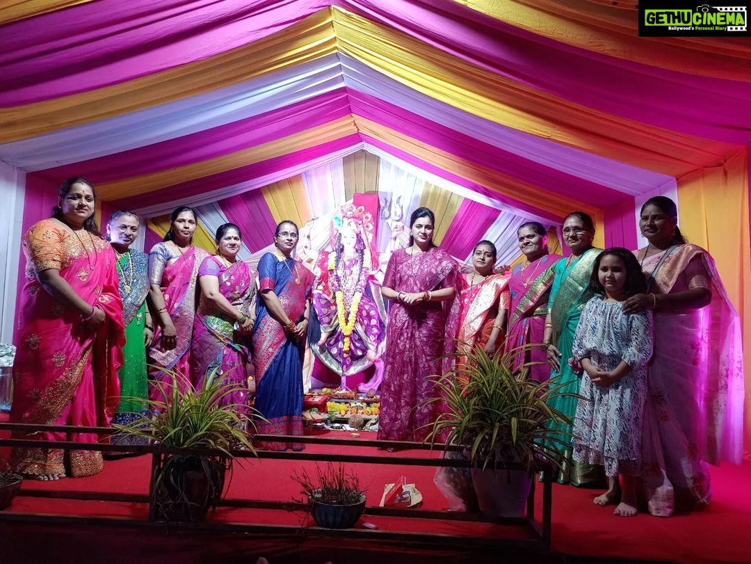 Navaneet Kaur Instagram - नवदुर्गा महिला उत्सव मंडल, उर्वशी नगर, कलोती लेआउट अमरावती येथे माता जी चे दर्शन करुण आशीर्वाद घेतले
