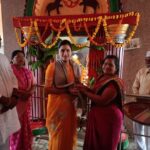 Navaneet Kaur Instagram - श्री आदि माँ शक्ति पिपलाज माता मंदिर, कुरहा, अमरावती में माता राणी के दर्शन किये और आशीर्वाद लिया।