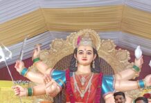 Navaneet Kaur Instagram - पंचदीप नवदुर्गोत्सव मंडळ गांधी चौक अमरावती येथे माता जी चे दर्शन करुण आशीर्वाद घेतले