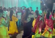 Navaneet Kaur Instagram - नवरात्री के शुभ पर्वपर परतवाडा स्थित सदर बाजार की महाराणी दुर्गा मंडळ पर भेट दि तथा महीलाओ के संग रास गरबा का आनंद लिया