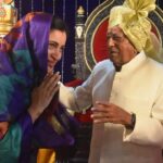 Navaneet Kaur Instagram - पूजनीय भाऊसाहेब यांच्या जन्मोत्सव निमित्त गुरुजींचे दर्शन घेऊन आशीर्वाद घेतले...