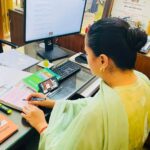 Navaneet Kaur Instagram - आज सुबह 11 बजे सामाजिक न्याय और अधिकारिता मंत्रालय भारत सरकार द्वारा मॉडल ज़िला दिव्यांगजन पुनर्वास केंद्रों (DDRC) क़ा उद्घाटन समारोह आयोजित हुआ। पूरे देश में कुल 09 मॉडल ज़िला दिव्यांगजन पुनर्वास केंद्रों (DDRC) क़ा शुभारम्भ वर्चूअली हुआ। जिसमें से एक मॉडल केंद्र मेरा संसदीय क्षेत्र अमरावती है इसका भी शुभारम्भ मा.केंद्रीय सामाजिक न्याय और अधिकारिता मंत्री श्री वीरेन्द्र कुमार ज़ी क़े करकमलों एवं आशीर्वचनों द्वारा हुआ। अमरावती संसदीय क्षेत्र क़ी जनप्रतिनिधि होने क़े नाते इस कार्यक्रम में मैं वर्चूअली उपस्थित रही, अमरावती ज़िलाधिकारी सहित जिले क़े अन्य अधिकारीगण और सम्मानित लोग भी उपस्थित रहे। मॉडल डीडीआरसी अमरावती क़े माध्यम से दिव्यांगजनों क़ो बेहतर सहायता दी जाएगी और केंद्र सरकार क़ा यह प्रयास है क़ि हमारे दिव्यांग भाई-बहनों क़ी हर सम्भव सहायता करने क़ी कोशिश रहे।