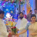 Navaneet Kaur Instagram - महाराष्ट्र राज्याचे मुख्यमंत्री मा ना एकनाथ जी शिंदे साहेब यांच्या मुंबई येथील वर्षा निवास्थानी जाऊन श्री गणरायाचे दर्शन घेतले. या वेळी खासदार श्रीकांत जी शिंदे सह पत्नी व आमदार रवीजी राणा उपस्थित होते.