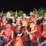 Navaneet Kaur Instagram - मुरहा देवी तालुका अंजनगाव सुरजी येथे आई एकविरा देवीचे दर्शन घेऊन युवा स्वाभिमान पार्टी द्वारा आयोजित गरबा दांडिया स्पर्धेत उपस्थिती दर्शवली . तसेच अनेक अनाथ मुलं मुलींना यावेळी सायकल वाटप करण्यात आले आणि अनेक भजन मंडळास भजन साहित्य वाटप करण्यात आले, यावेळी हजारोंच्या संख्येने सर्व भाविक भक्त उपस्थित होते. सर्व स्पर्धकांसोबत व महिलांसोबत गरबा खेळण्याचा आनंद घेतले