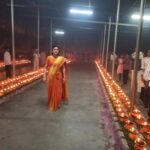 Navaneet Kaur Instagram - इच्छा पूर्ति दुर्गा माता मंदिर , मूर्तिजापुर रोड, दर्यापुर गरबा उत्सव में माता राणी के दर्शन किये और दांडिया प्रेमियोको शुभकामना दी तथा महिलाओं के साथ रास गरबा खेल कर आनंद लिया।