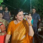 Navaneet Kaur Instagram – इच्छा पूर्ति दुर्गा माता मंदिर , मूर्तिजापुर रोड, दर्यापुर  गरबा उत्सव में माता राणी के दर्शन किये और दांडिया प्रेमियोको शुभकामना दी तथा महिलाओं के साथ रास गरबा खेल कर आनंद लिया।