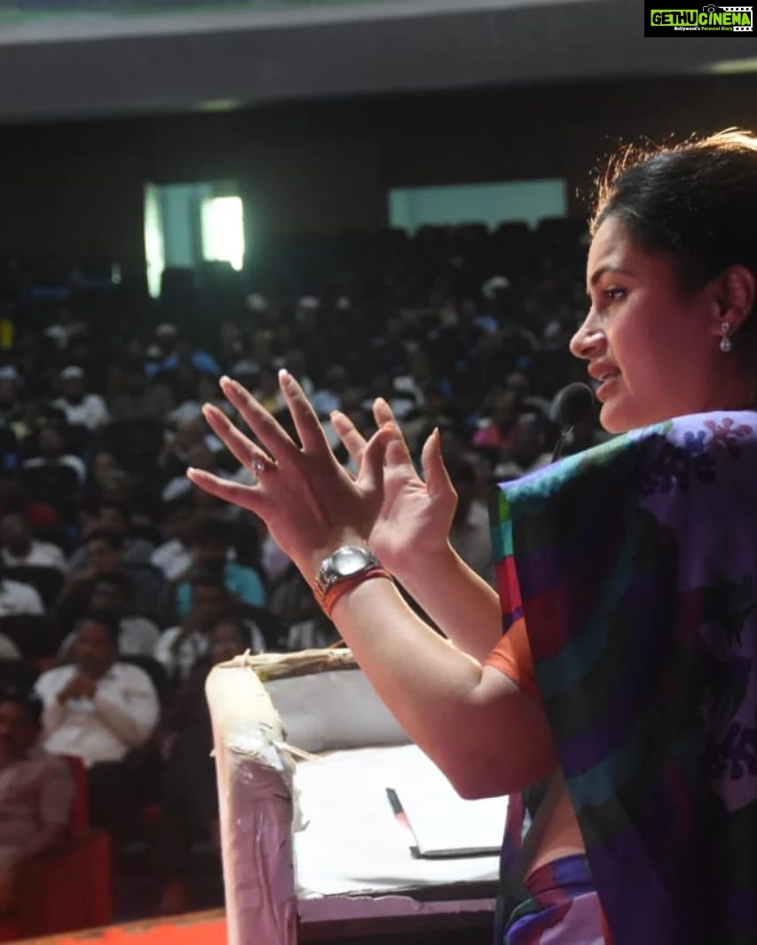 Navaneet Kaur Instagram - संस्कृतीक भवन अमरावती येथे आदरणीय पंतप्रधान नरेंद्र मोदीजी द्वारा आयोजीत मन की बात या कार्यक्रमाला उपस्थिती