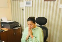 Navaneet Kaur Instagram - आज सुबह 11 बजे सामाजिक न्याय और अधिकारिता मंत्रालय भारत सरकार द्वारा मॉडल ज़िला दिव्यांगजन पुनर्वास केंद्रों (DDRC) क़ा उद्घाटन समारोह आयोजित हुआ। पूरे देश में कुल 09 मॉडल ज़िला दिव्यांगजन पुनर्वास केंद्रों (DDRC) क़ा शुभारम्भ वर्चूअली हुआ। जिसमें से एक मॉडल केंद्र मेरा संसदीय क्षेत्र अमरावती है इसका भी शुभारम्भ मा.केंद्रीय सामाजिक न्याय और अधिकारिता मंत्री श्री वीरेन्द्र कुमार ज़ी क़े करकमलों एवं आशीर्वचनों द्वारा हुआ। अमरावती संसदीय क्षेत्र क़ी जनप्रतिनिधि होने क़े नाते इस कार्यक्रम में मैं वर्चूअली उपस्थित रही, अमरावती ज़िलाधिकारी सहित जिले क़े अन्य अधिकारीगण और सम्मानित लोग भी उपस्थित रहे। मॉडल डीडीआरसी अमरावती क़े माध्यम से दिव्यांगजनों क़ो बेहतर सहायता दी जाएगी और केंद्र सरकार क़ा यह प्रयास है क़ि हमारे दिव्यांग भाई-बहनों क़ी हर सम्भव सहायता करने क़ी कोशिश रहे।