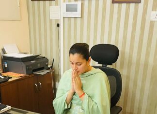 Navaneet Kaur Instagram - आज सुबह 11 बजे सामाजिक न्याय और अधिकारिता मंत्रालय भारत सरकार द्वारा मॉडल ज़िला दिव्यांगजन पुनर्वास केंद्रों (DDRC) क़ा उद्घाटन समारोह आयोजित हुआ। पूरे देश में कुल 09 मॉडल ज़िला दिव्यांगजन पुनर्वास केंद्रों (DDRC) क़ा शुभारम्भ वर्चूअली हुआ। जिसमें से एक मॉडल केंद्र मेरा संसदीय क्षेत्र अमरावती है इसका भी शुभारम्भ मा.केंद्रीय सामाजिक न्याय और अधिकारिता मंत्री श्री वीरेन्द्र कुमार ज़ी क़े करकमलों एवं आशीर्वचनों द्वारा हुआ। अमरावती संसदीय क्षेत्र क़ी जनप्रतिनिधि होने क़े नाते इस कार्यक्रम में मैं वर्चूअली उपस्थित रही, अमरावती ज़िलाधिकारी सहित जिले क़े अन्य अधिकारीगण और सम्मानित लोग भी उपस्थित रहे। मॉडल डीडीआरसी अमरावती क़े माध्यम से दिव्यांगजनों क़ो बेहतर सहायता दी जाएगी और केंद्र सरकार क़ा यह प्रयास है क़ि हमारे दिव्यांग भाई-बहनों क़ी हर सम्भव सहायता करने क़ी कोशिश रहे।